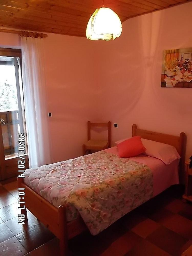 קסטיונה דלה פרסולאנה Hotel Residence La Rosa מראה חיצוני תמונה