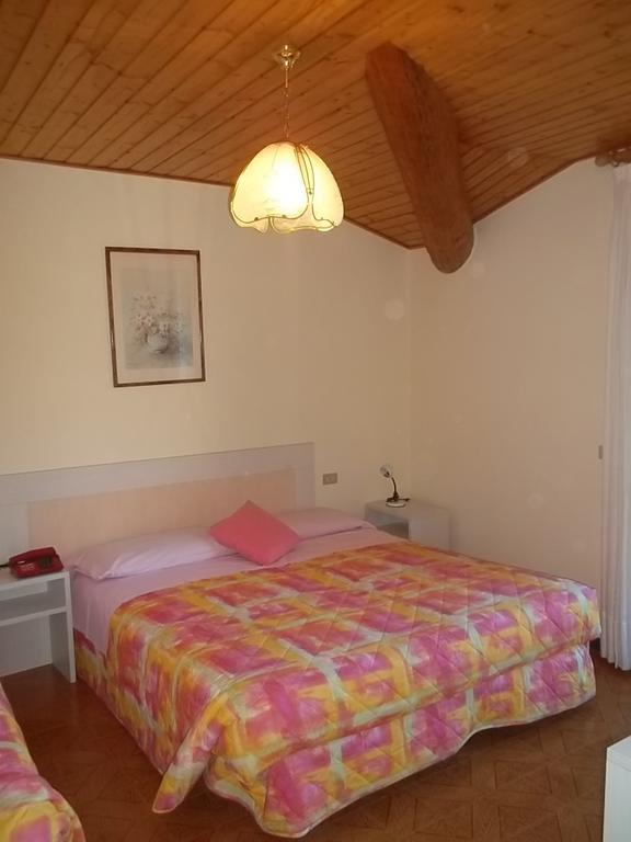 קסטיונה דלה פרסולאנה Hotel Residence La Rosa מראה חיצוני תמונה
