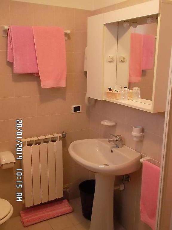קסטיונה דלה פרסולאנה Hotel Residence La Rosa חדר תמונה